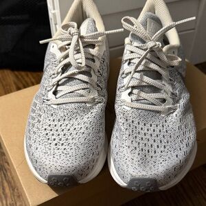 Nike Women's Light Gray Knit Sneakers NO BOX